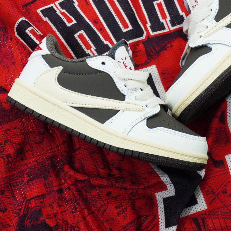 Aj traviss scott reverse mocha kids