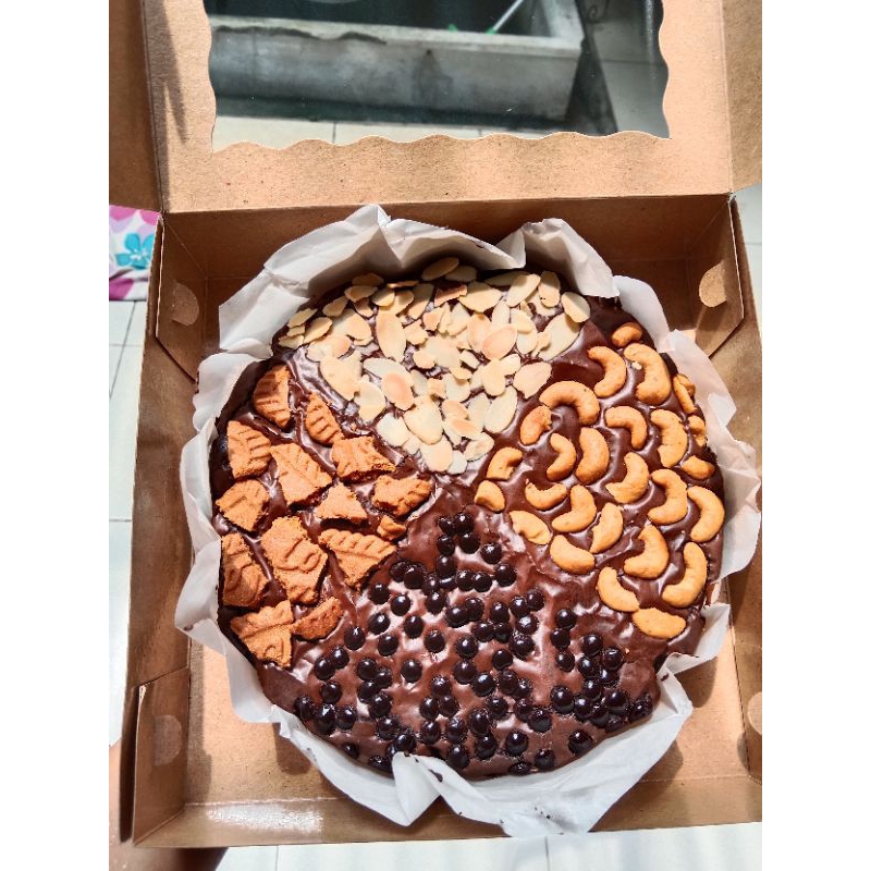 

Brownies fudgy topping kacang 20cm