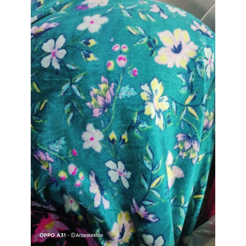 bahan/kain bludru motif garment(motif bunga)