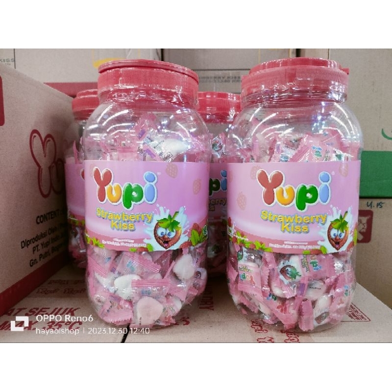 

YUPI STRAWBERRY KISS TOPLES 300GR