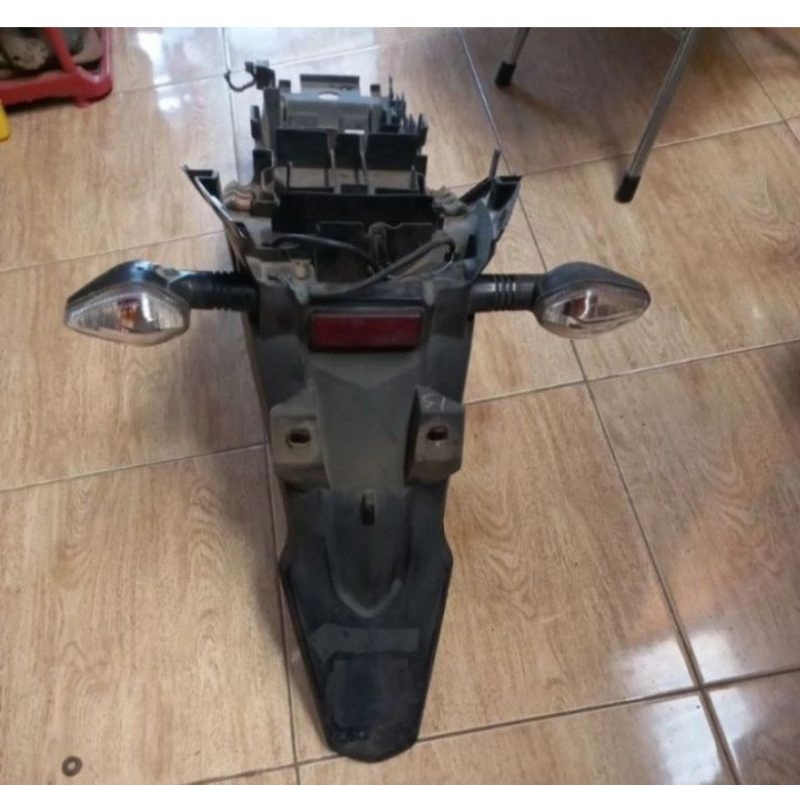 spakbor belakang set sein honda cb150r old original copotan