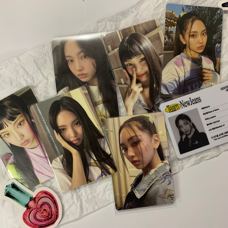 haerin hyein bluebook attention 1st ep group version bag official photocard