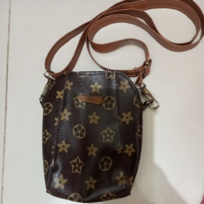 tas sling hp preloved motif LV