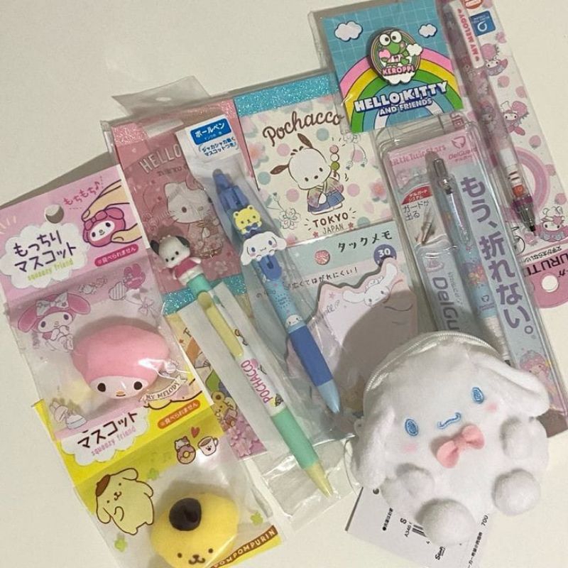 

Sanrio&You | Paket Hemat Sanrio BEBAS PILIH Bonus Tas Set Tulis