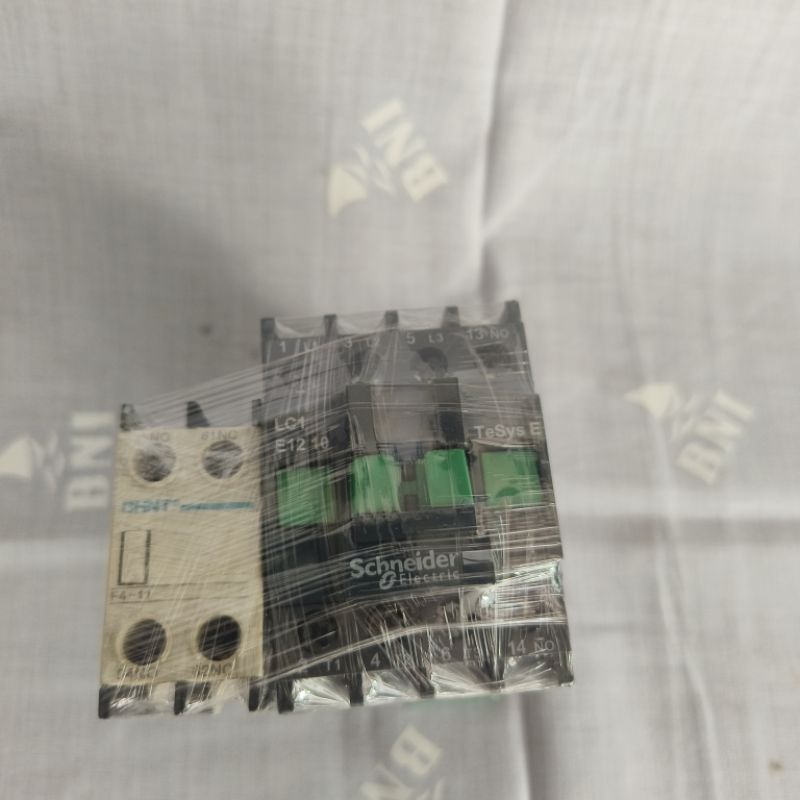 contactor Schneider LC1E-12.  220V. 25A