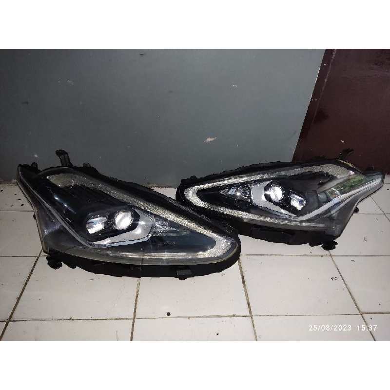 headlamp toyota sienta Q
