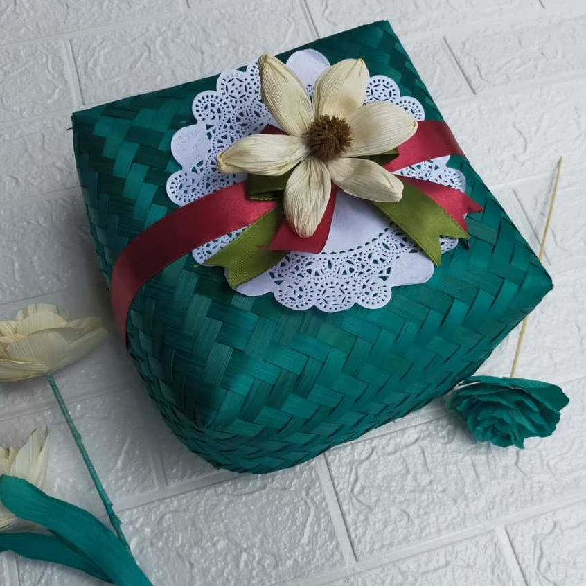 

preorder-BW22X22-SEPASANG BESEK WARNA 22X22X10 CM