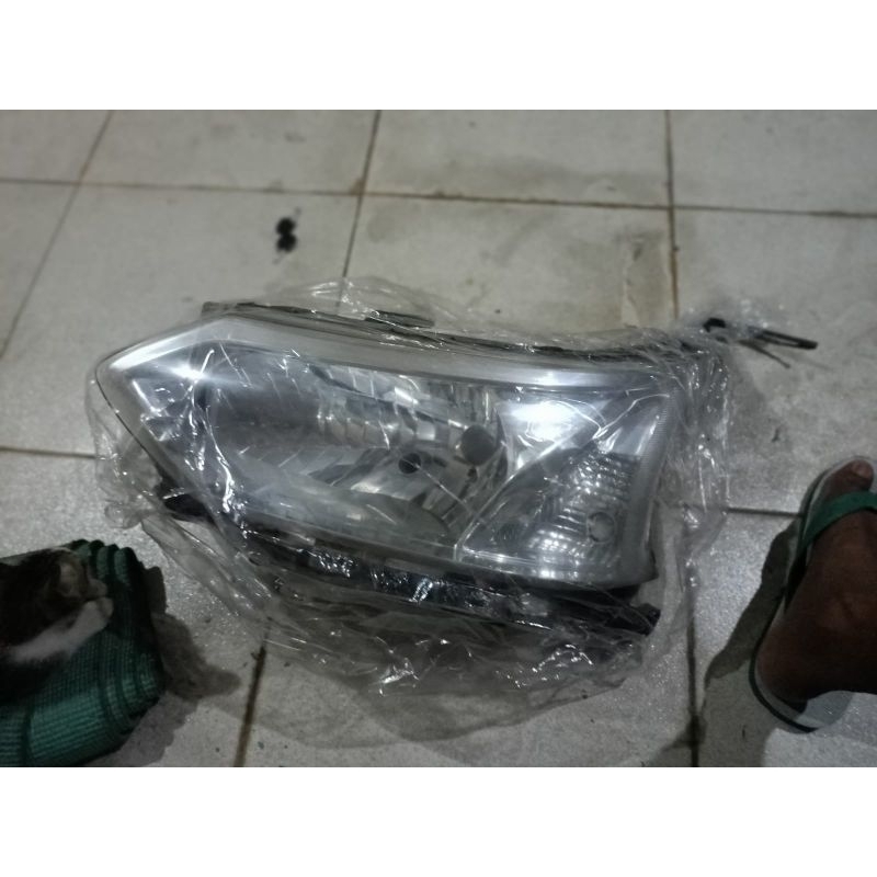 Headlamp Toyota Avanza / Xenia 2016,2017,2018 Kiri Original
