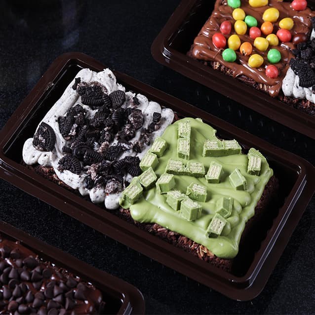 

Brownies panggang topping green tea kit kat & oreo