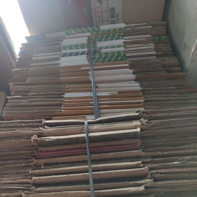

Kardus Bekas Kiloan mix lumayan Tebal