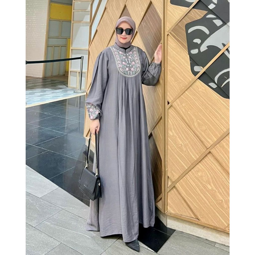 Yalla Dress Baju Gamis Bordir Wanita Dewasa Bahan Santorini Premium Size M L XL Gamis Ibu Ibu Yang Lagi Viral Busui Friendly Kekinian Gamis Hitam Elegan Mewah Gamis Pengajian Terbaru 2024 Lebaran Fashion Muslim Wanita COD