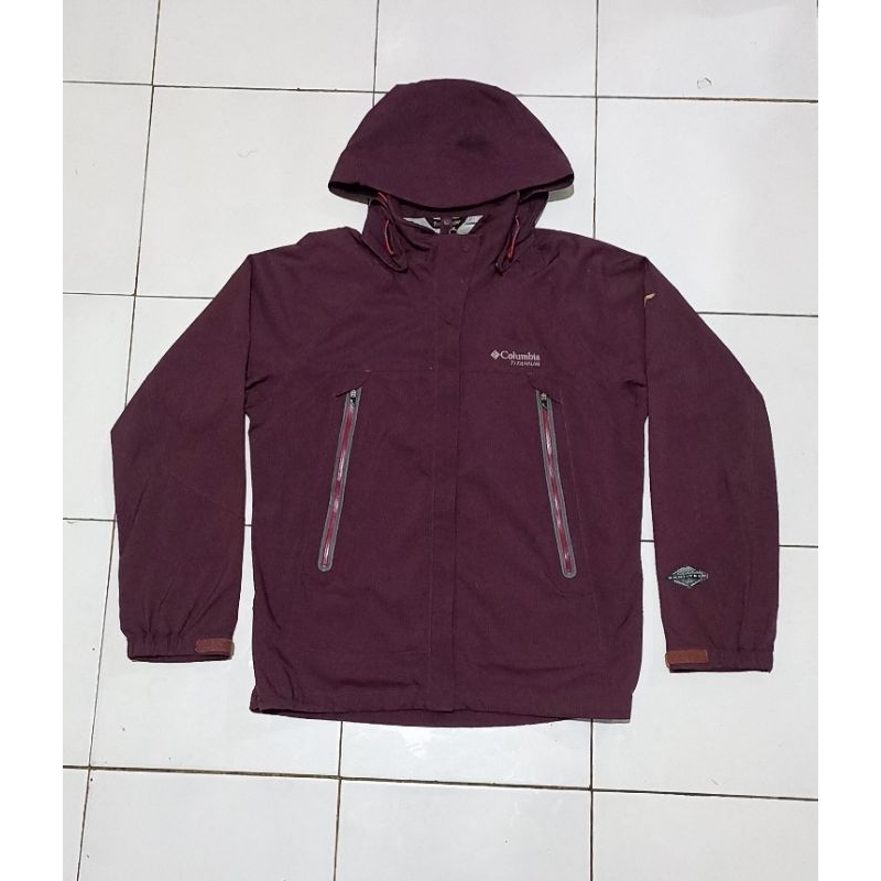 columbia titanium gorpcore omnitech bloktech