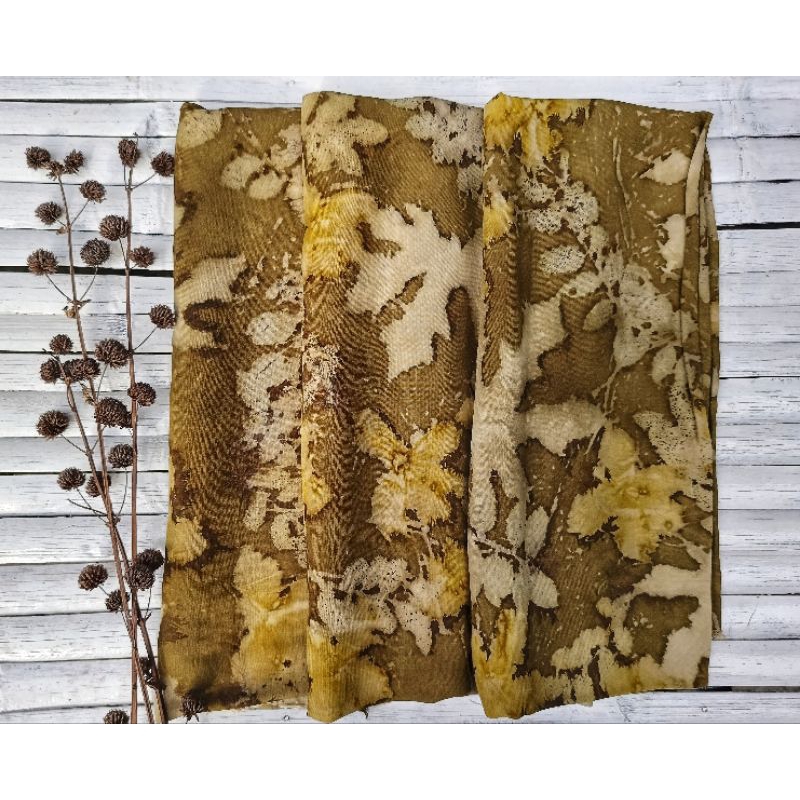 Kain Ecoprint motif daun pepaya jepang
