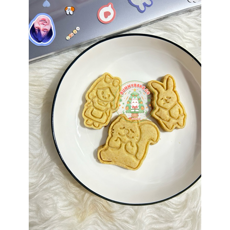 

Alice in Wonderland theme cookies by bunnybake.co