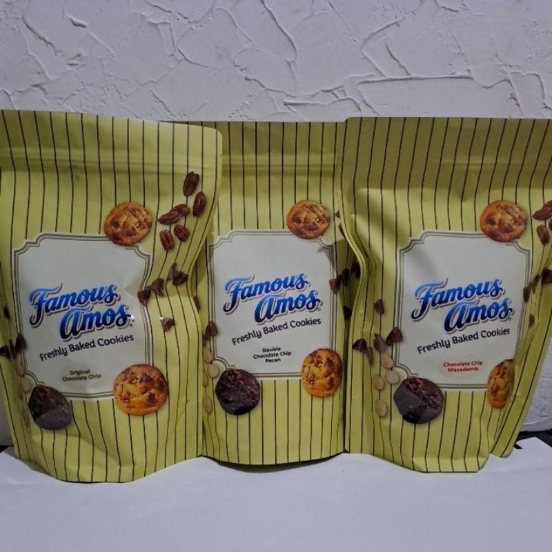 

FAMOUS AMOS FRESHLY BAKED COOKIES