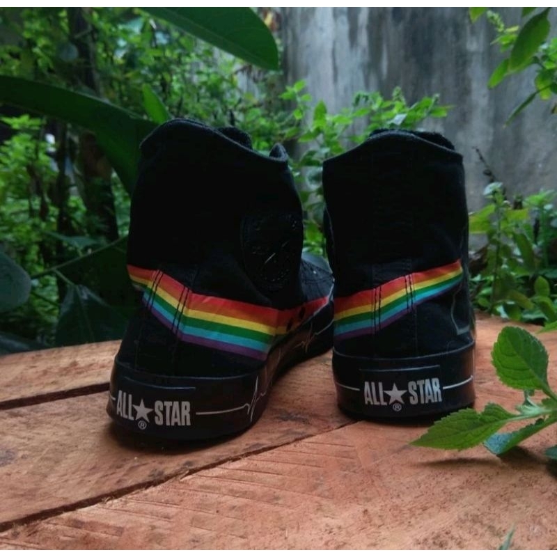 sepatu converse pink floyd