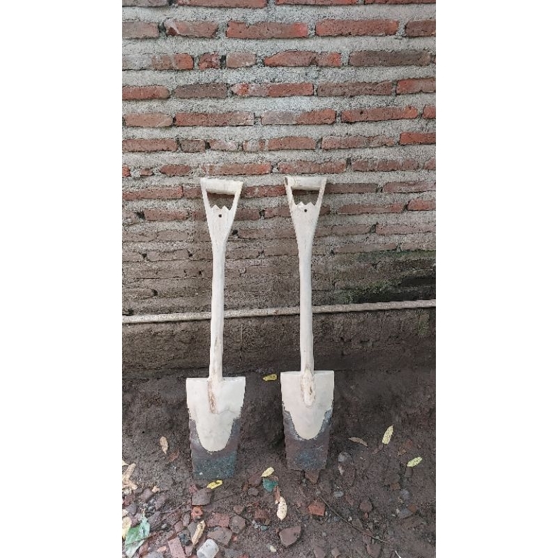 LINGGIS DODOS SEKROP LENCEK LEMPAK TANAH