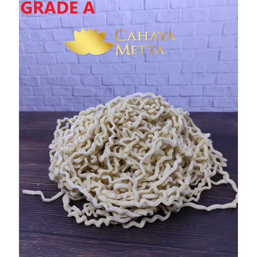 

ZDLG4942 Terbaru 33 Grade A Mie Mentah Bakmi Mentah dengan 3 Telur Bebek 1 kg