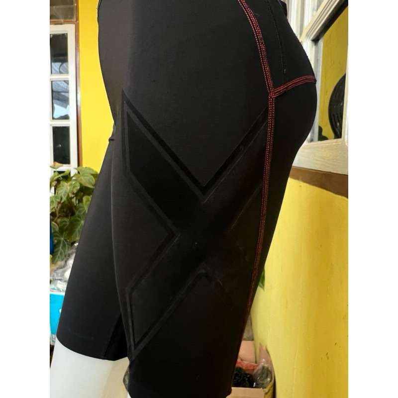 Legging Hitam 2XU list Merah Small