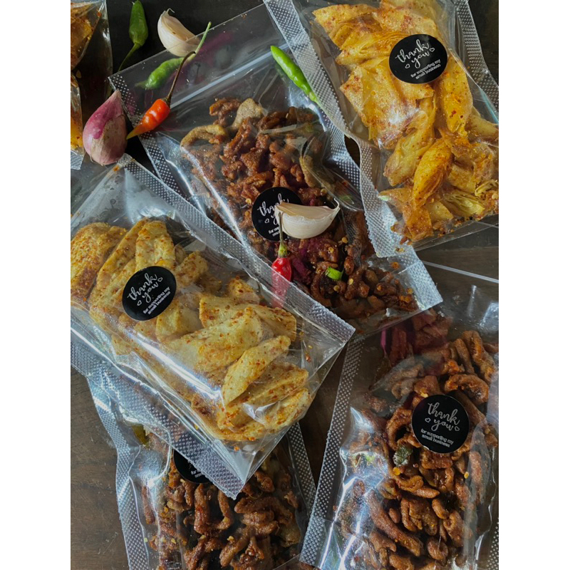 

cemilan usus daun jeruk pedas/original 100gr, 500gr , 1kg