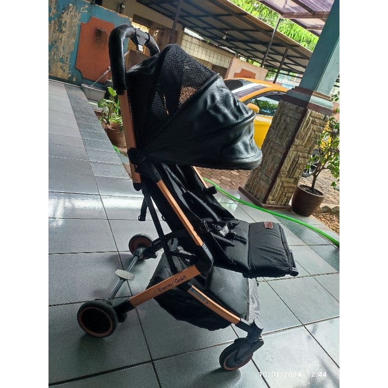 Preloved Stroller BabyDoes Esmio Gold