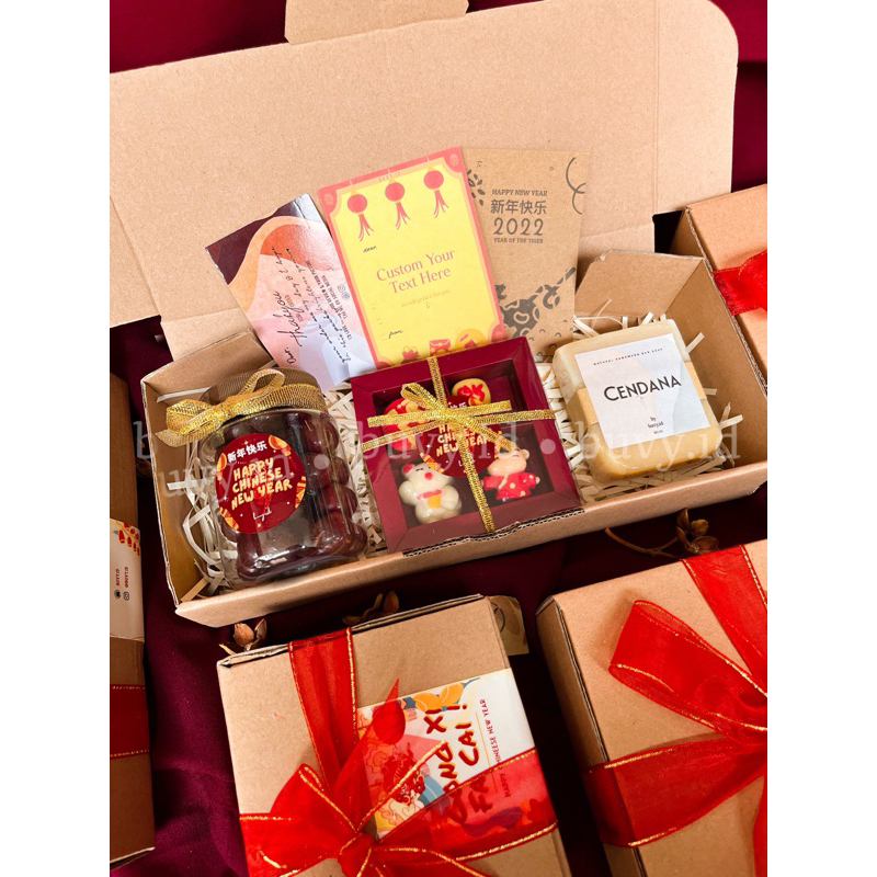 

Hampers Imlek “SUCCESS” | Box 25x10x5 | Hampers Gong Xi Fa Cai | Parcel Chineese New Year | Tahun Macan | Hampers Chocolate | Kado Tahun Baru Cina 2022 | Hampers Aesthetic CNY | Kue Snack Imlek | Coklat Imlek | Buvy.id