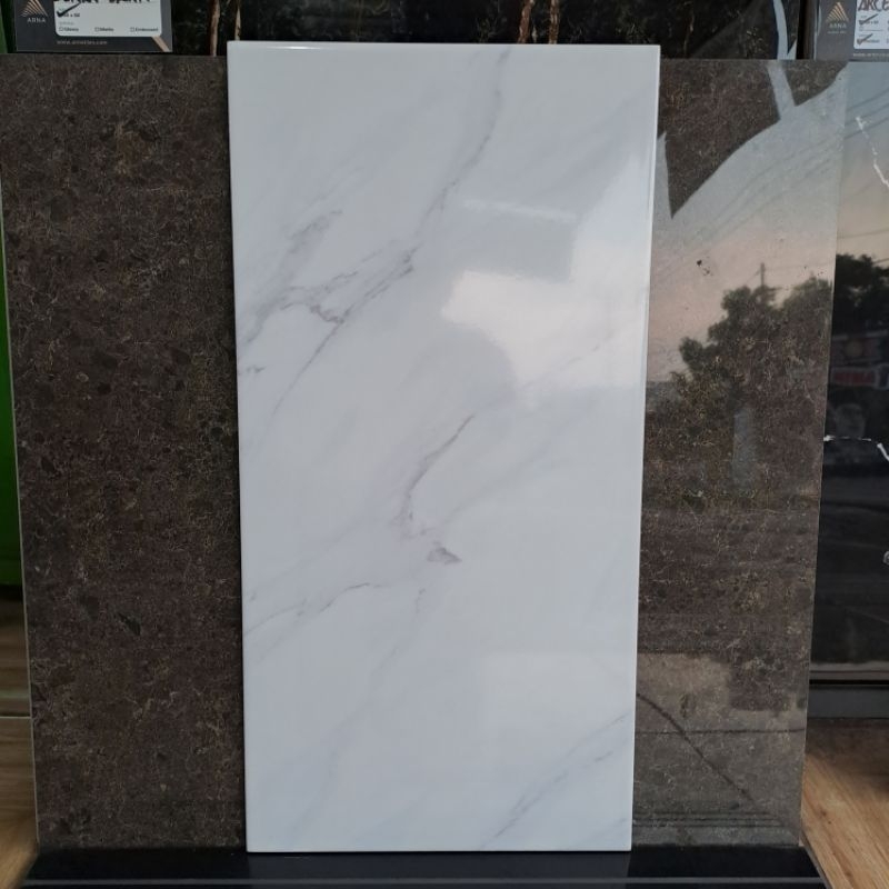 keramik dinding carara / keramik dinding putih corak / keramik dinding kamar mandi / keramik dinding