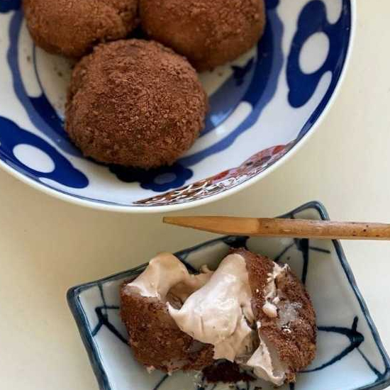 

Mochi Milo and Cream