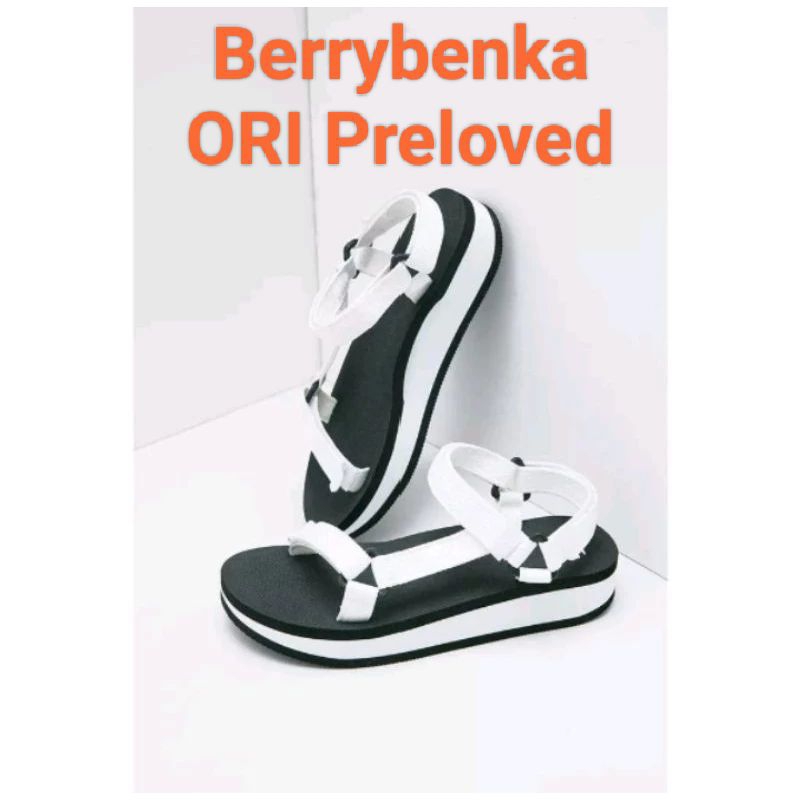 Berrybenka Sepatu Sandal putih hitam santai wanita Preloved