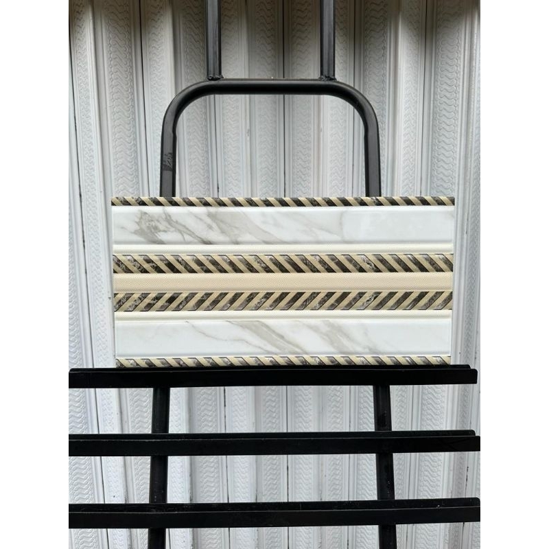 Keramik dinding 25x50