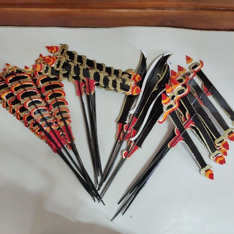 Wayang kulit kertas mainan,senjata wayang sepaket isi 4