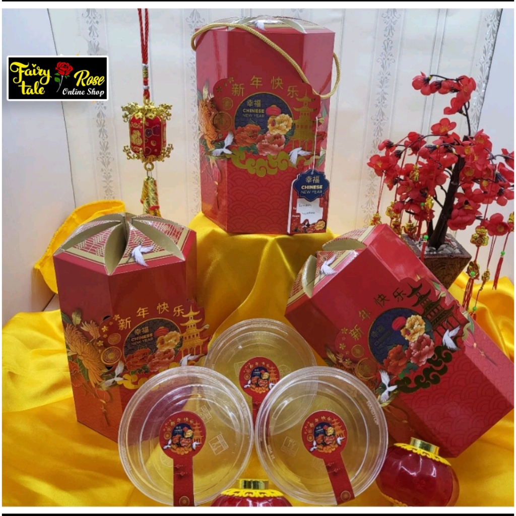 

Box Segienam Tahun Baru Chinese - Hampers Imlek uk d15cm x t23cm - Unt 3 Toples 500gr - Bahan Tebal Premium