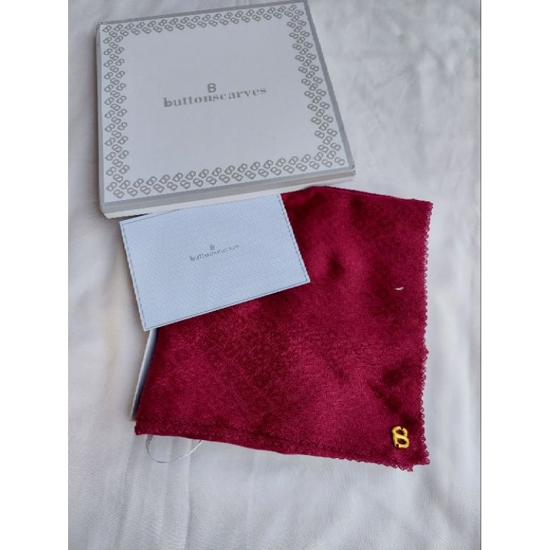 preloved tapis embossed ruby