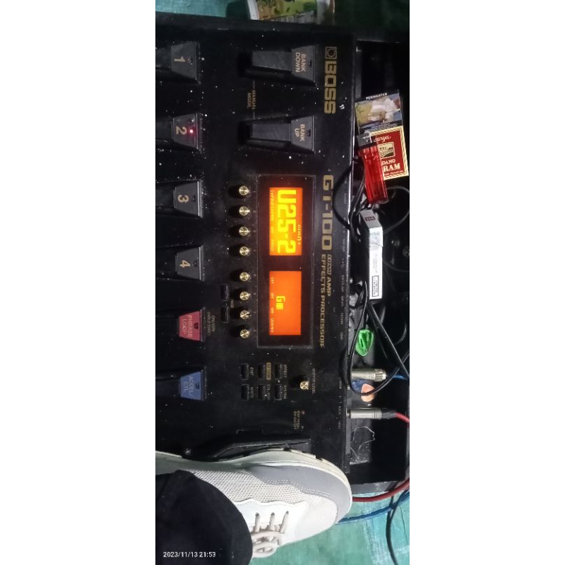 Efek gitar boss gt100