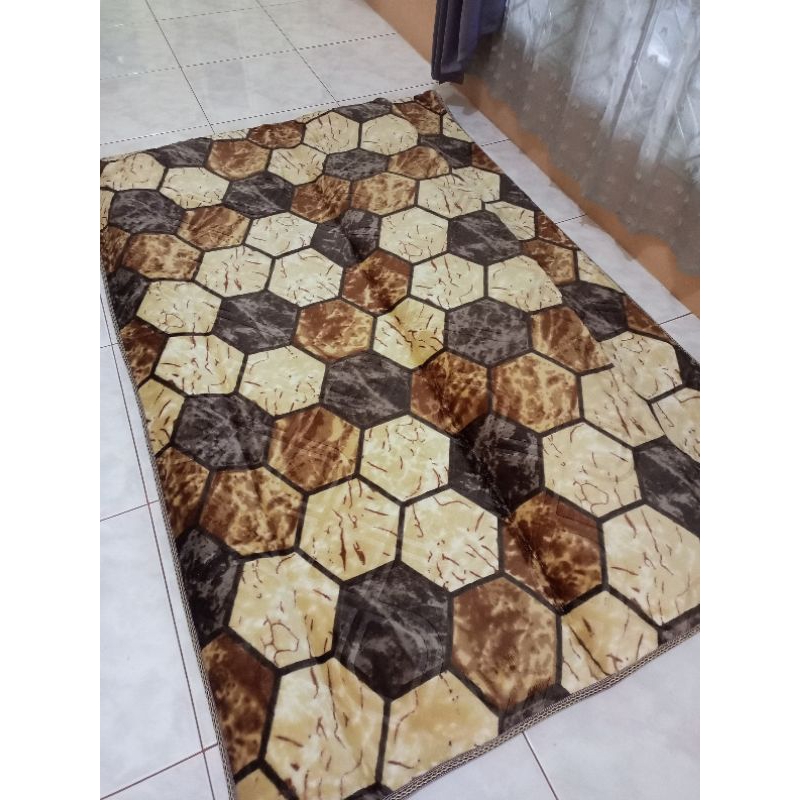 Karpet Kecil Import malaysia Terbaru Grosir Ukuran 180x120 Motif Minimalis Dan Bunga estetik tebal e