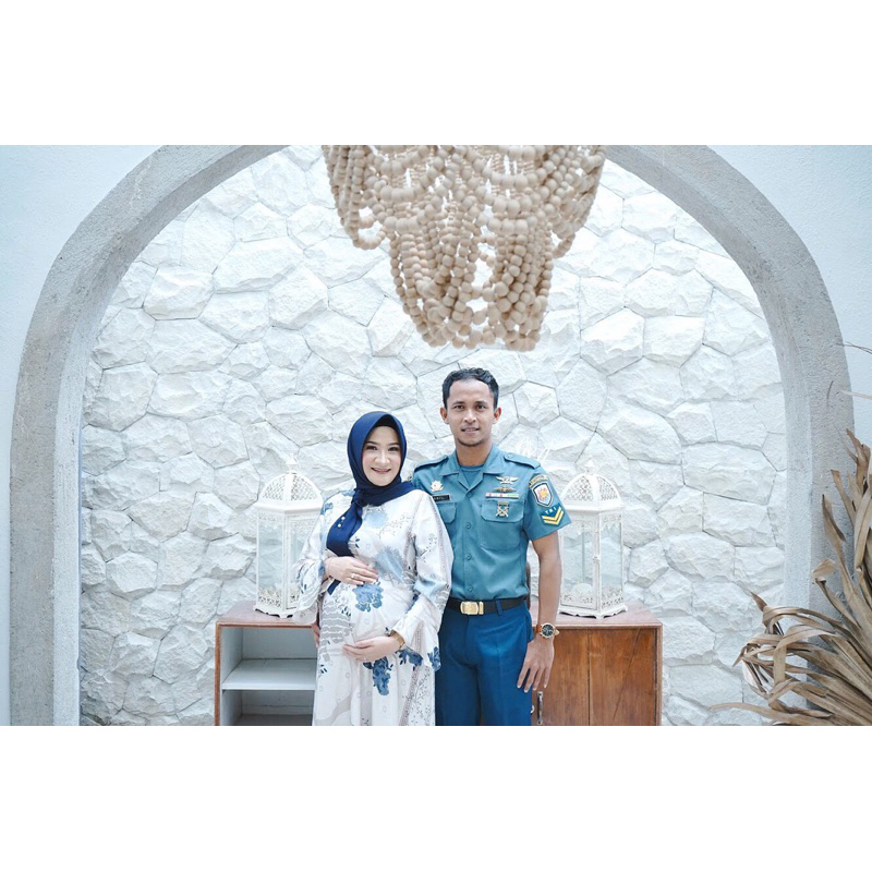 Preloved dress wearing klamby