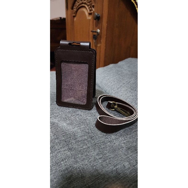 

LANYARD - ID CARD FLIP DENGAN MAGNET - COKELAT (preloved)