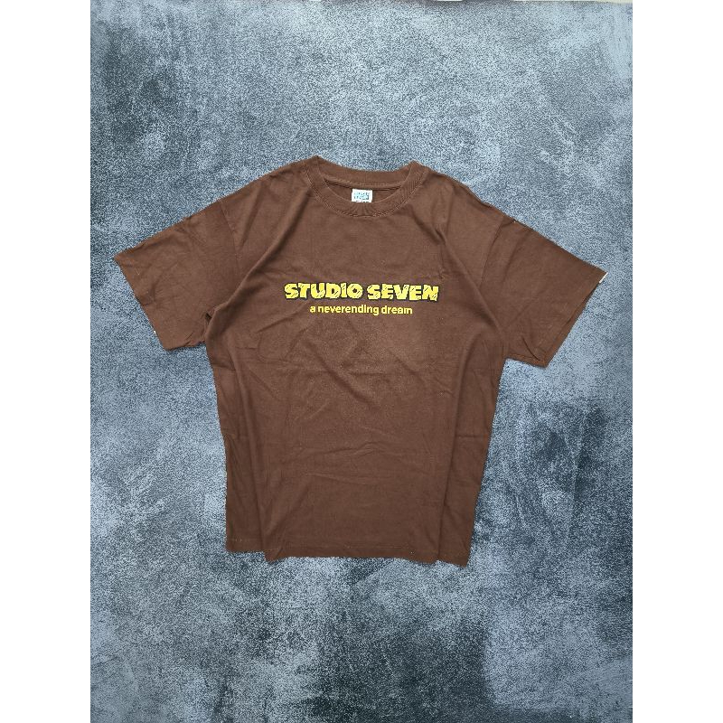 KAOS TSHIRT GU X STUDIO SEVEN