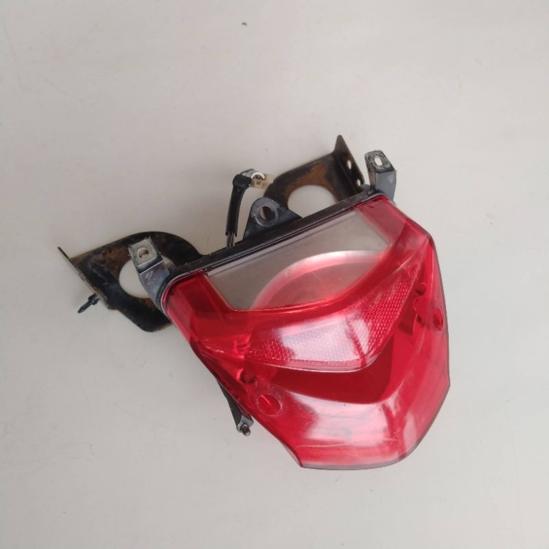 LAMPU BELAKANG SKYDRIVE 125 ORIGINAL COPOTAN LAMPU REM BELAKANG SKYDRIVE