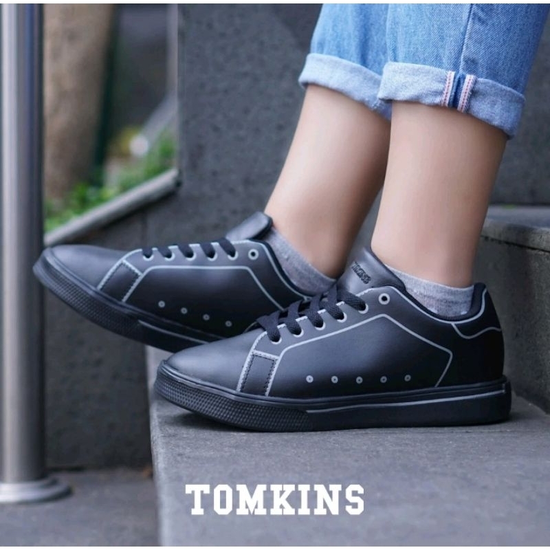 Sepatu Tomkins CORSAGE hitam untuk wanita