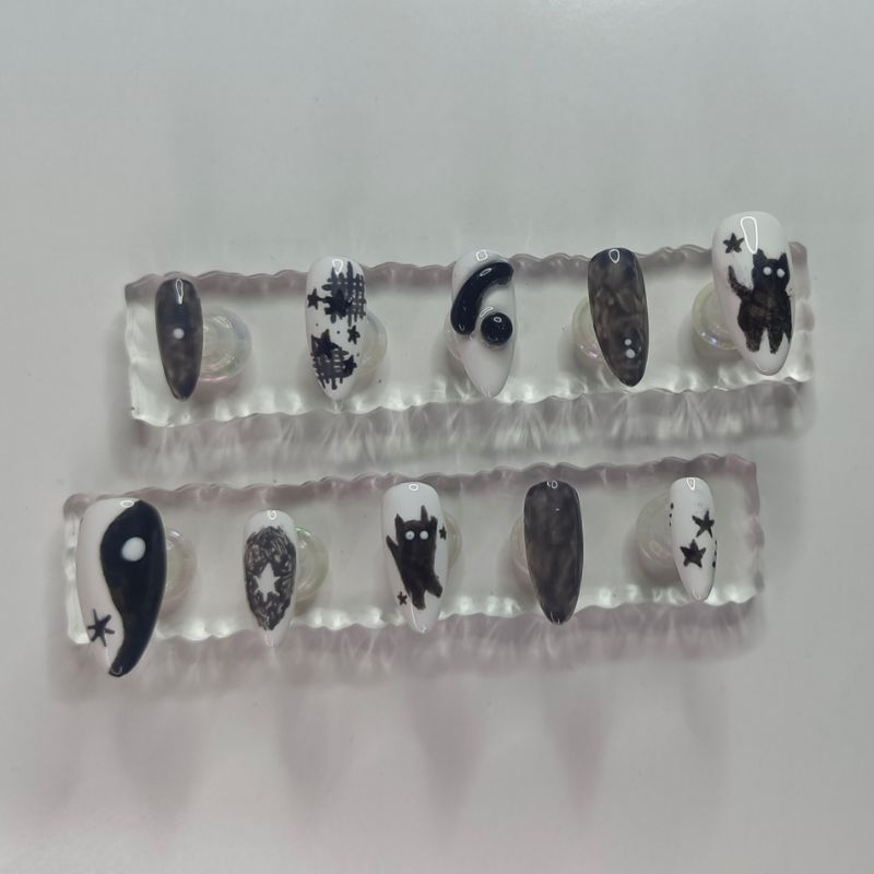 Press on nails black and white kucing