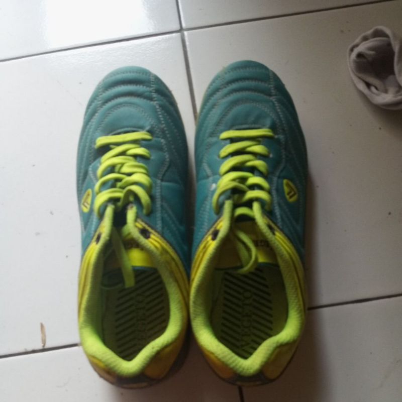 SEPATU FUTSAL SECOND