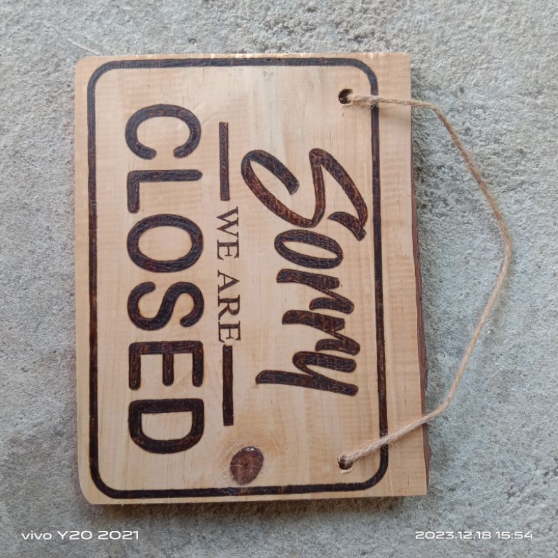 hiasan pintu open close toko bahan kayu