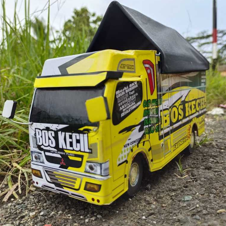truk oleng full variasi lampu dan terpal miniatur  truk oleng