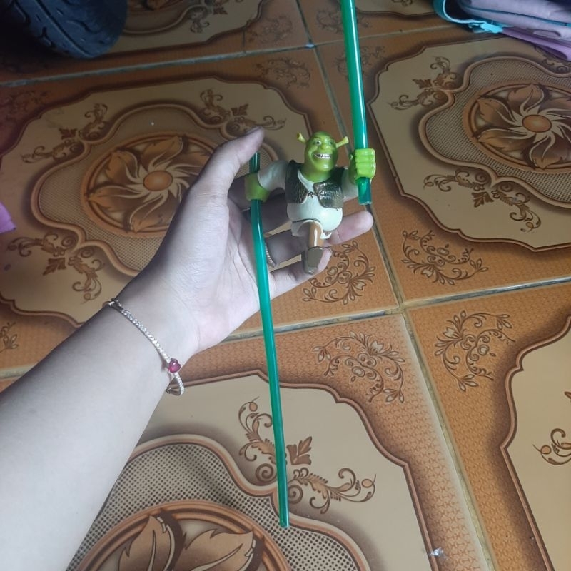 mainan / figure dikoleksi shrek original dwa.