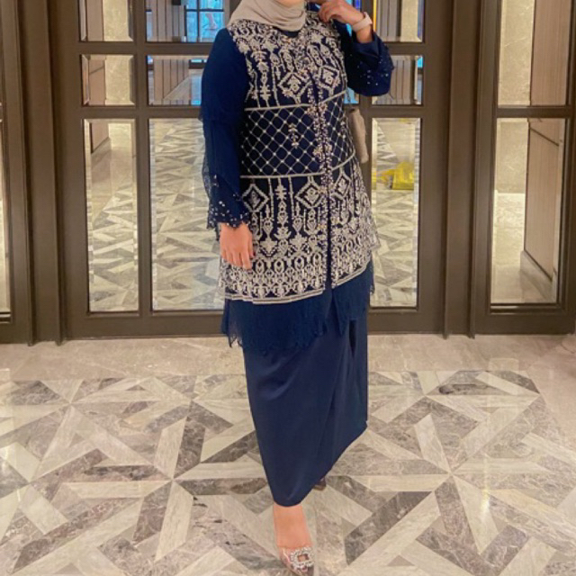 Preloved Sarah the label kebaya set payet wisuda lamaran