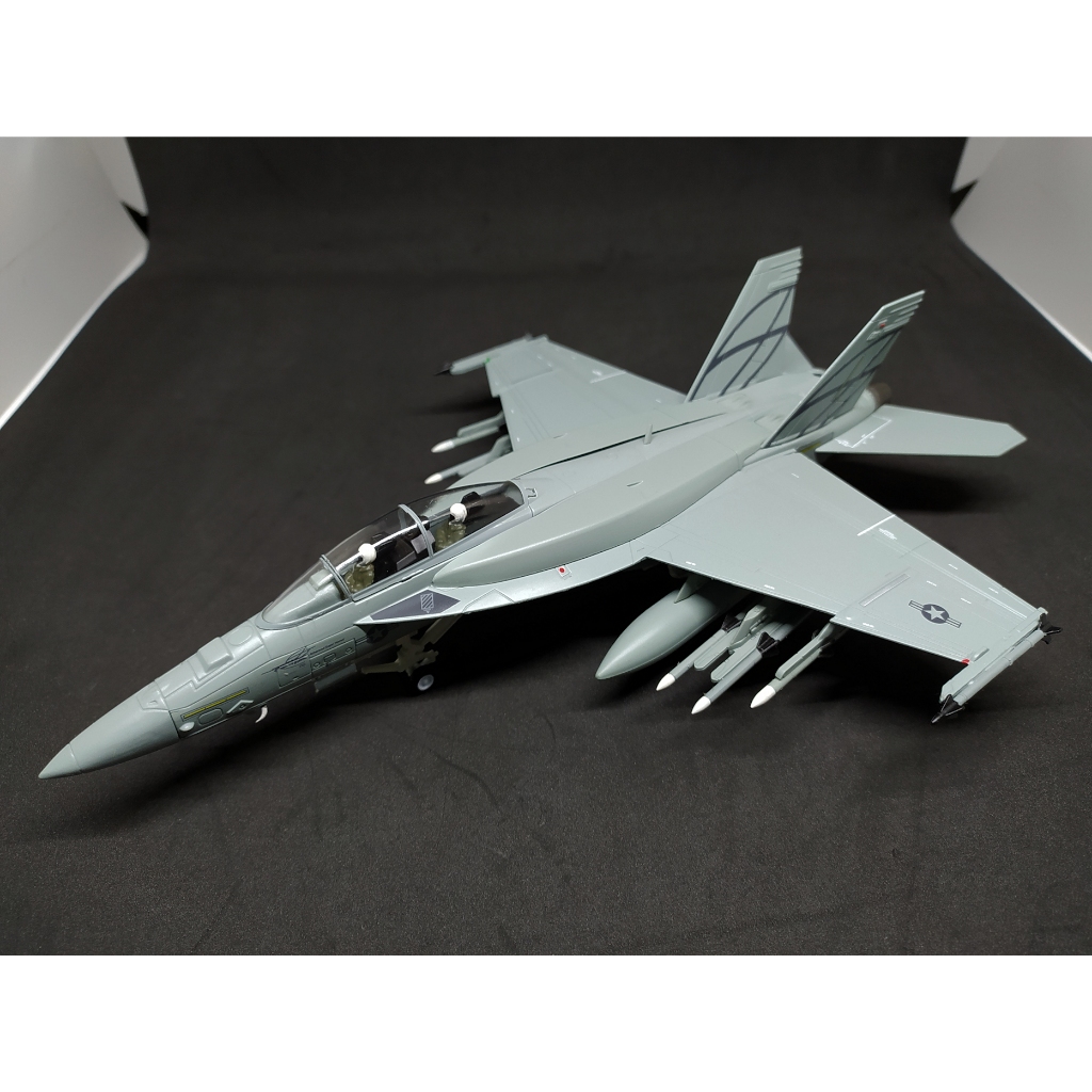 Diecast Pesawat Jet Tempur Boeing F/A-18 F Super Hornet Skala 72 F-18