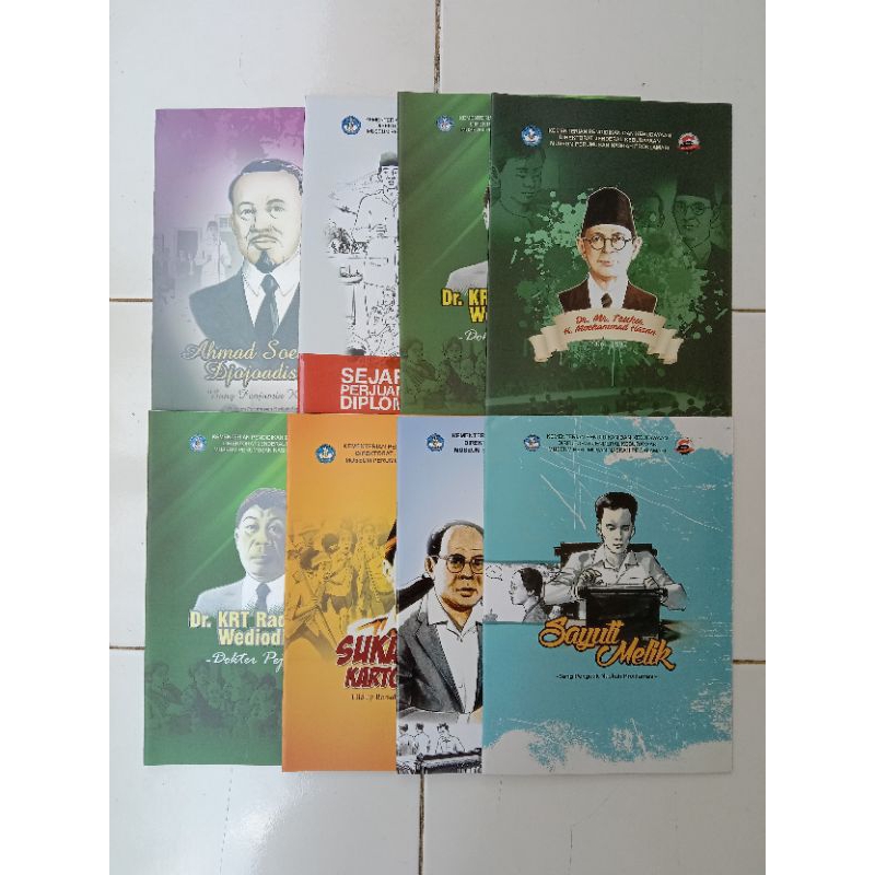 Buku - buku Pahlawan Nasional Indonesia + Bonus poster/leaflet Museum Proklamasi
