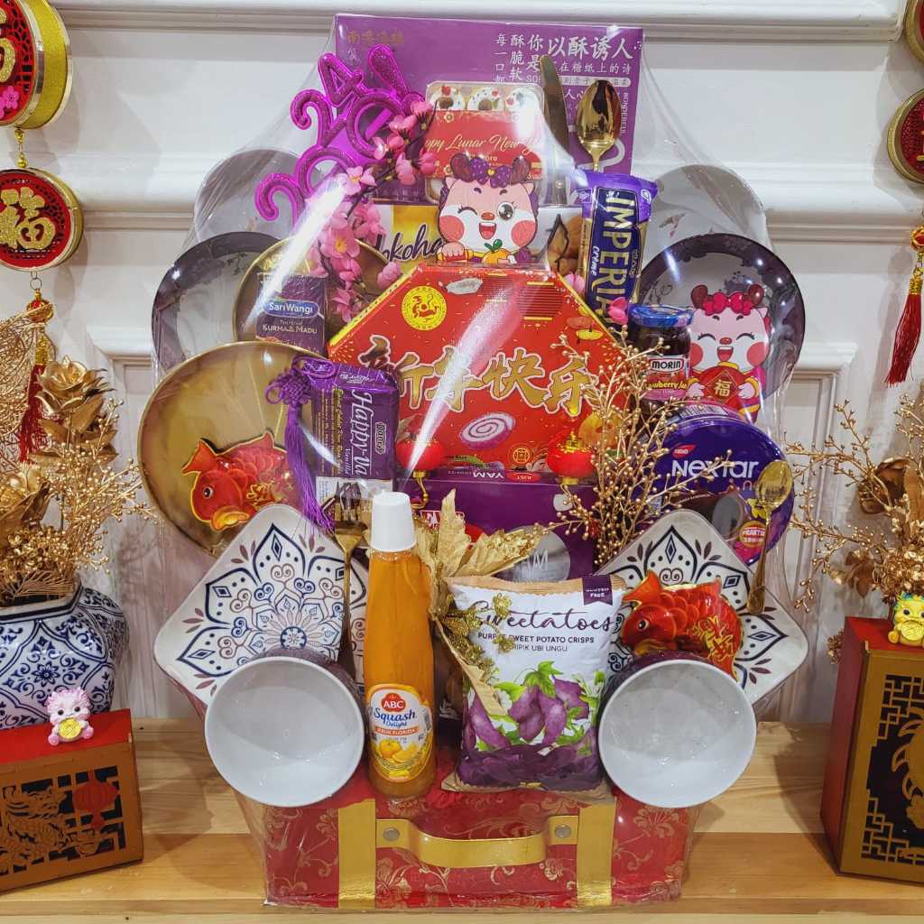 

Paket Dekorasi Hampers Imlek Parcel Hadiah Kue Kering 050