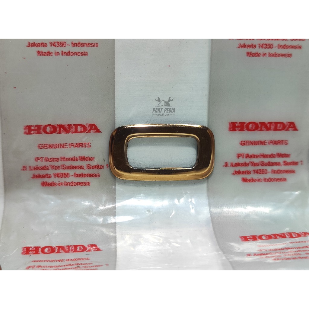 Emblem Scoopy 2021 - 2022 3D satuan ( huruf O ) Gold Original Honda kode part 86836-K2F-N10ZB